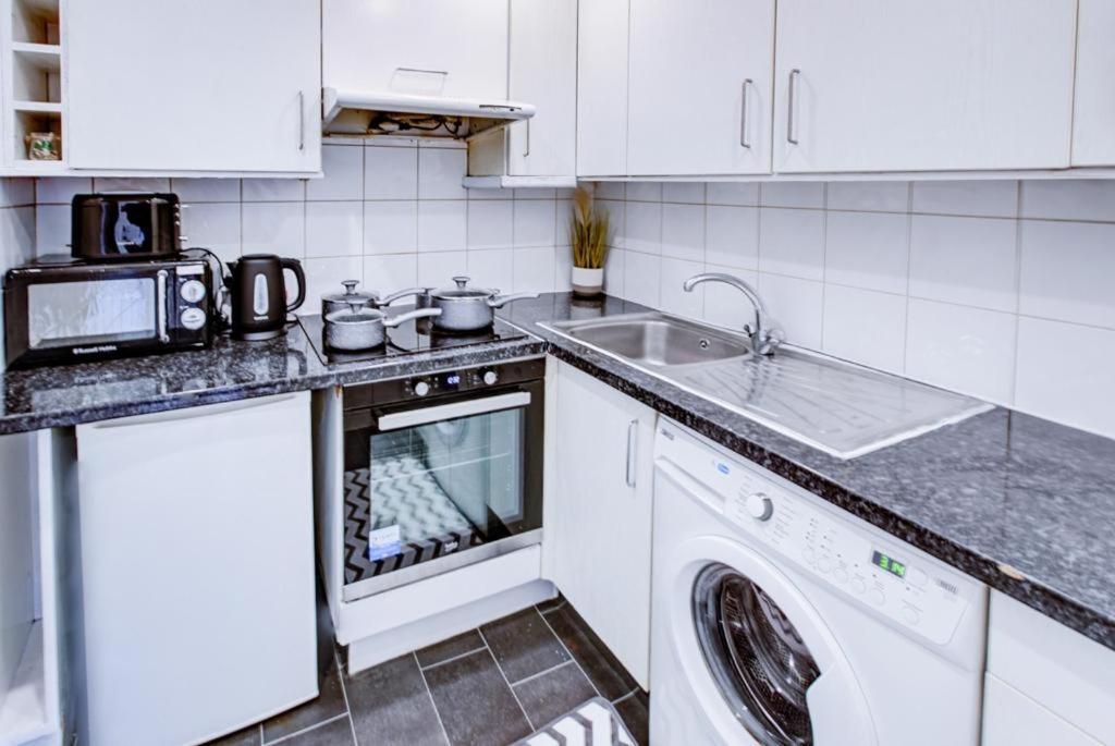 Hyde Park Apartment 2 Bedroom ロンドン エクステリア 写真